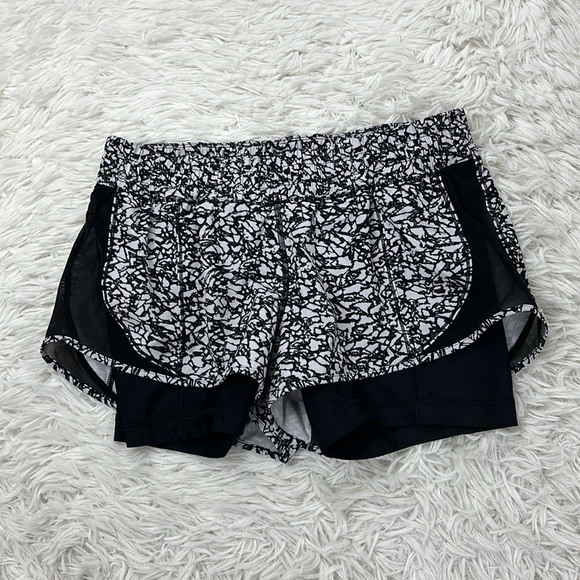 Lululemon Work Out To Water Short Ice Breaker White Black / Black - Picture 1 of 6